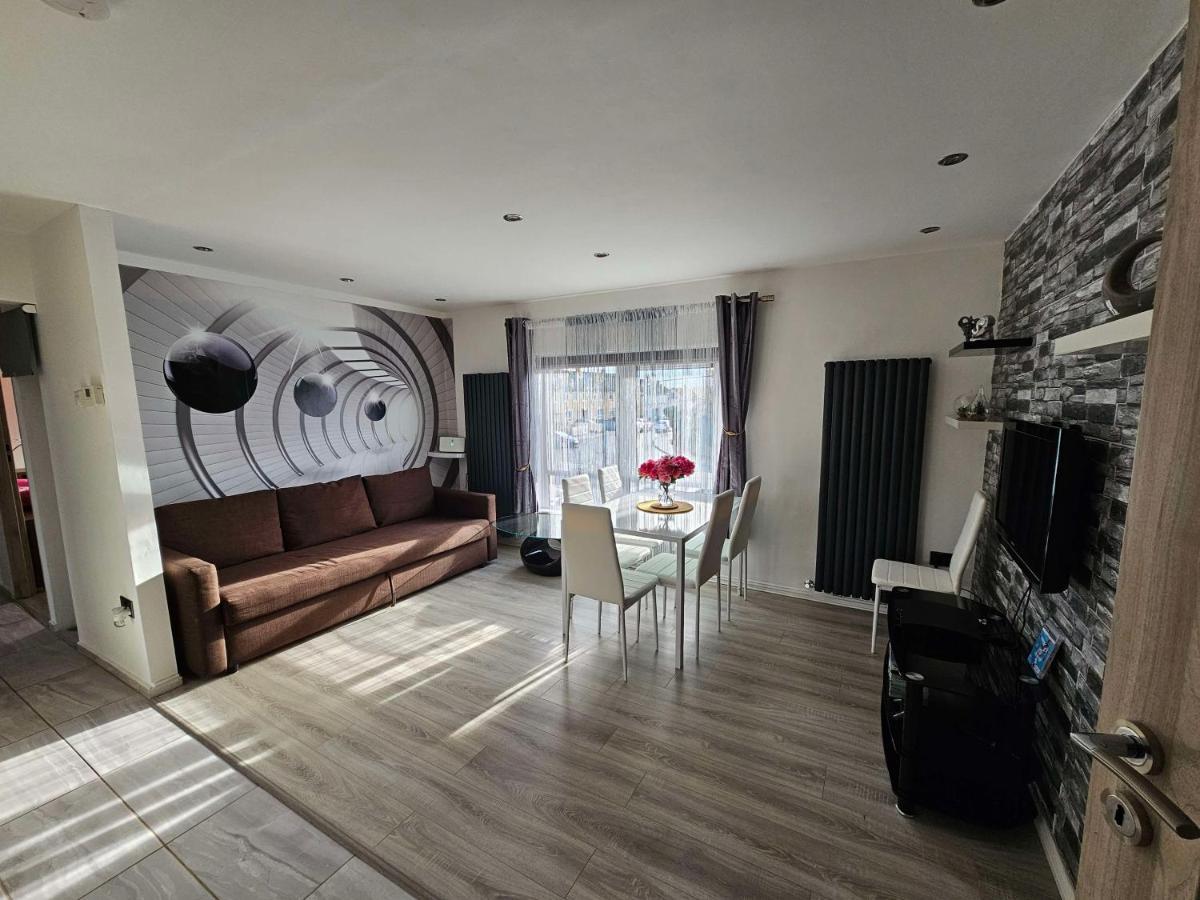 Modern Urban Haven: Stylish Getaway Apartman Lisburn Kültér fotó