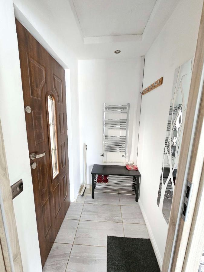 Modern Urban Haven: Stylish Getaway Apartman Lisburn Kültér fotó