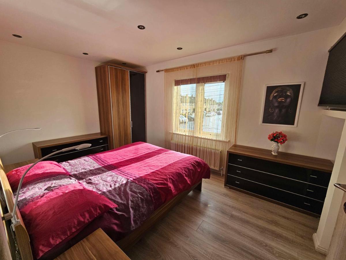 Modern Urban Haven: Stylish Getaway Apartman Lisburn Kültér fotó